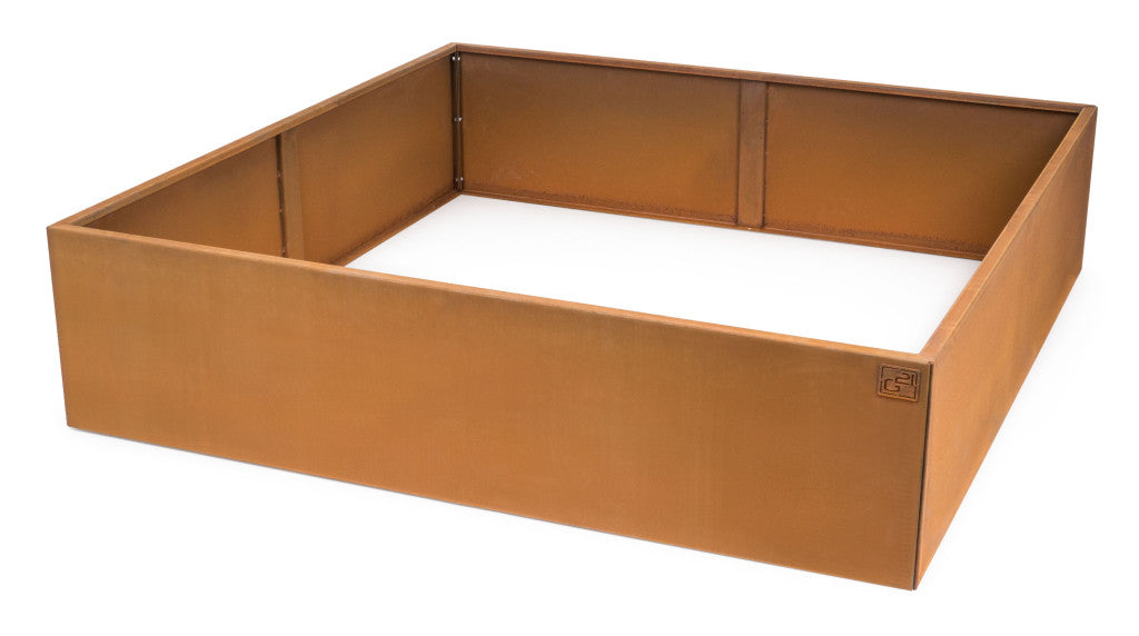 G21 Corten magaságyás, 132 × 32 × 132 cm.