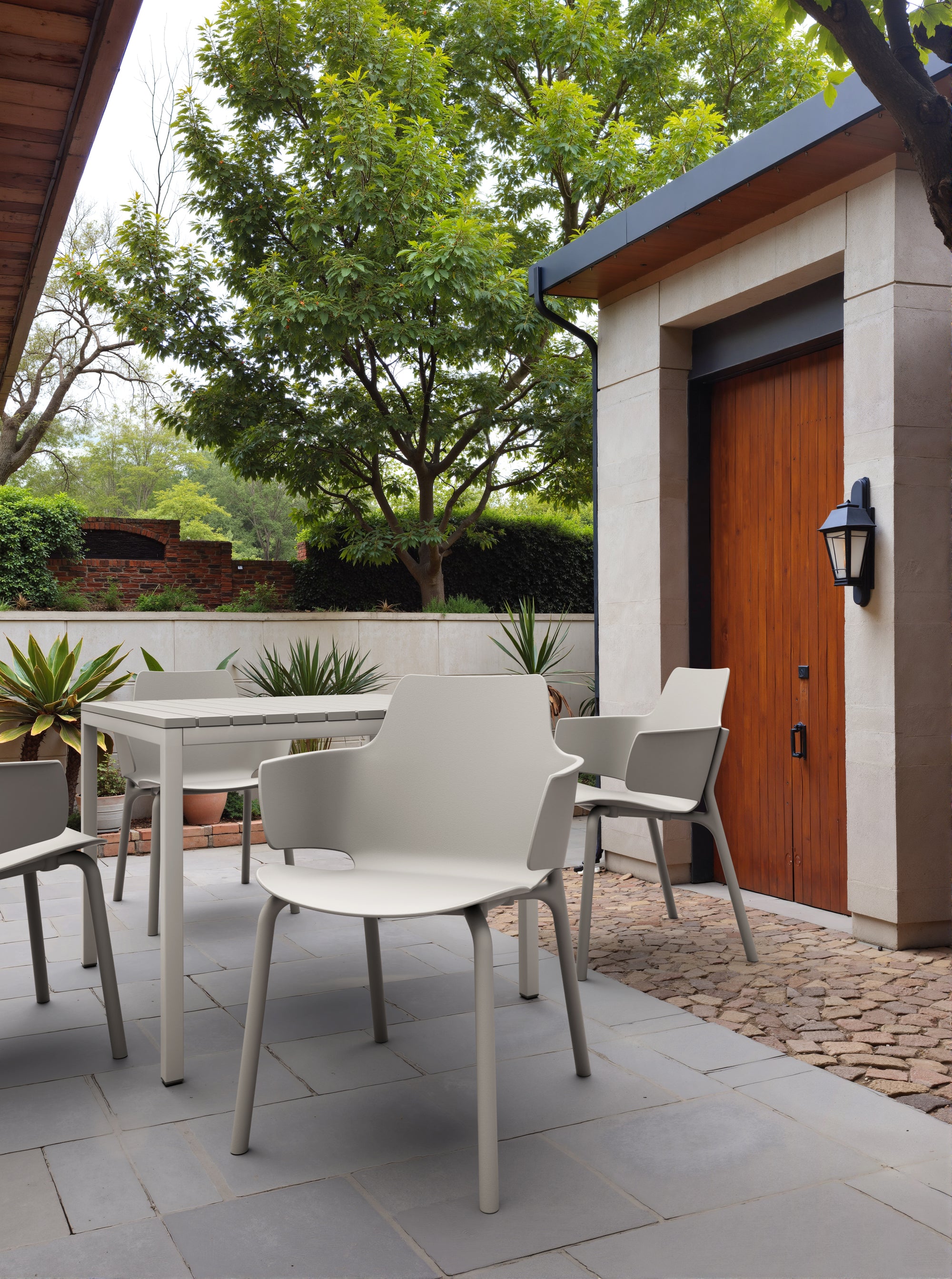 Ambrogio & Babila armchair