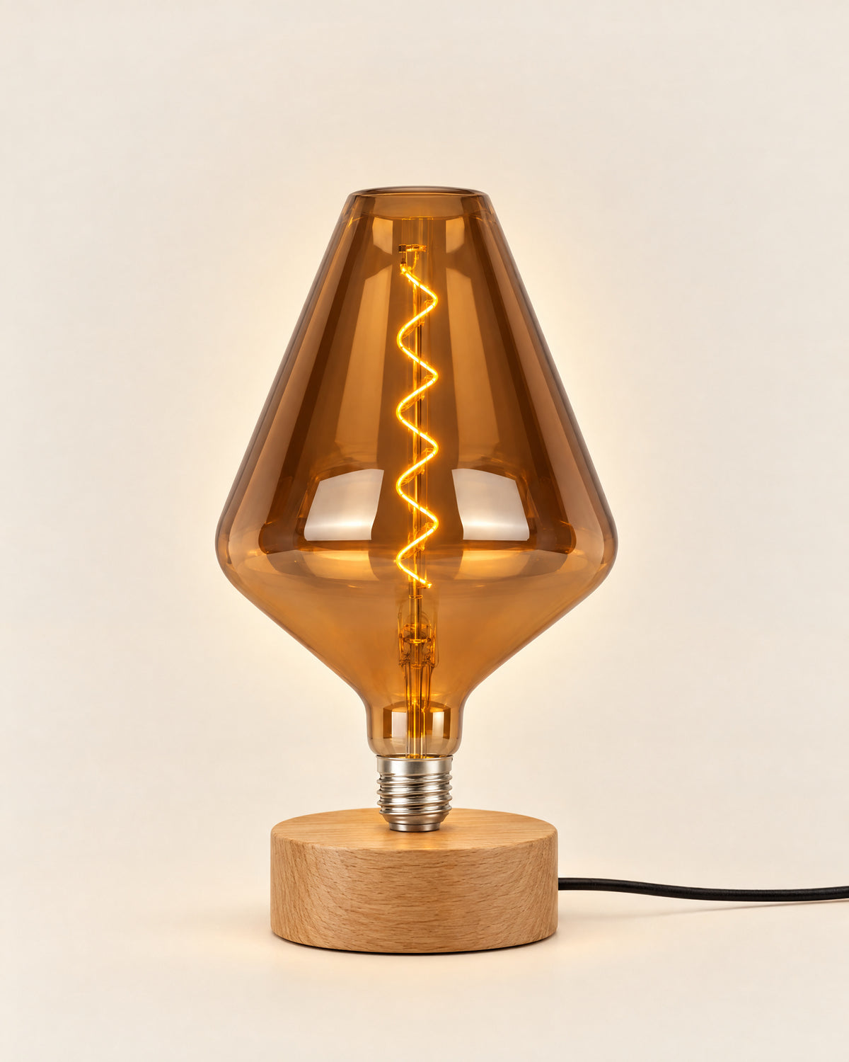 Comodino C145 dekor LED filament izzó borostyán színű, lámpaernyő formájú burával, fa talpas foglalatban